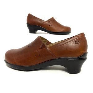 Aravon Mara Etched Leather Wedge Loafers